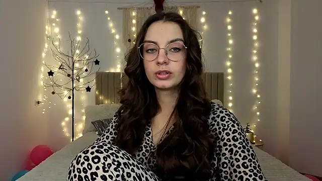 Snapshot of Real_cutie1 chatting on January 2026 01:48:02 PM Real cutie1 online show from January 2026 01:48:02 PM