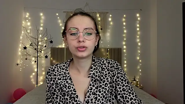 Snapshot of Real_cutie1 chatting on January 2026 01:57:01 PM Real cutie1 online show from January 2026 01:57:01 PM