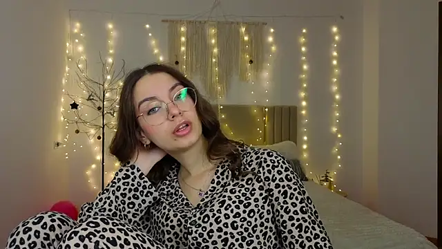 Snapshot of Real_cutie1 chatting on January 2026 01:47:02 PM Real cutie1 online show from January 2026 01:47:02 PM