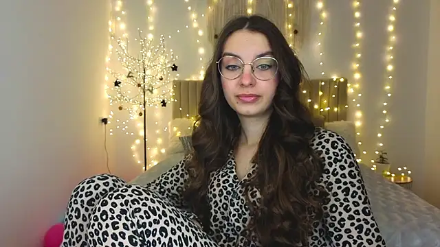 Snapshot of Real_cutie1 chatting on January 2026 01:37:02 PM Real cutie1 online show from January 2026 01:37:02 PM