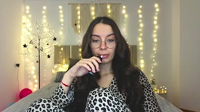 Snapshot of Real_cutie1 chatting on January 2026 01:59:01 PM Real cutie1 online show from January 2026 01:59:01 PM