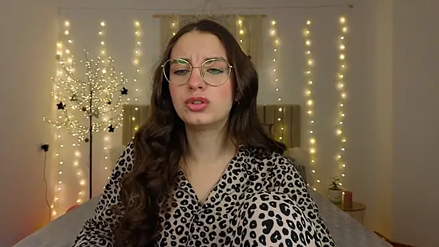 Snapshot of Real_cutie1 chatting on January 2026 01:37:02 PM Real cutie1 online show from January 2026 01:37:02 PM