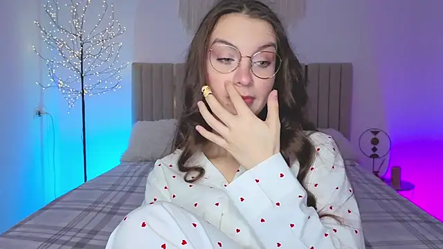 Snapshot of Real_cutie1 chatting on February 2026 02:07:02 PM Real cutie1 online show from February 2026 02:07:02 PM