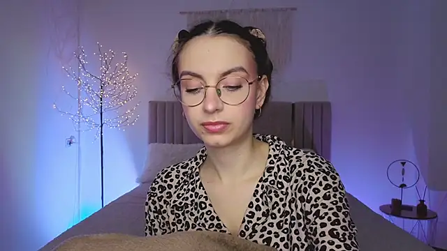 Snapshot of Real_cutie1 chatting on March 2026 02:09:02 PM Real cutie1 online show from March 2026 02:09:02 PM