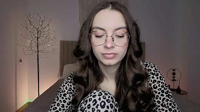 Snapshot of Real_cutie1 chatting on March 2026 01:50:02 PM Real cutie1 online show from March 2026 01:50:02 PM