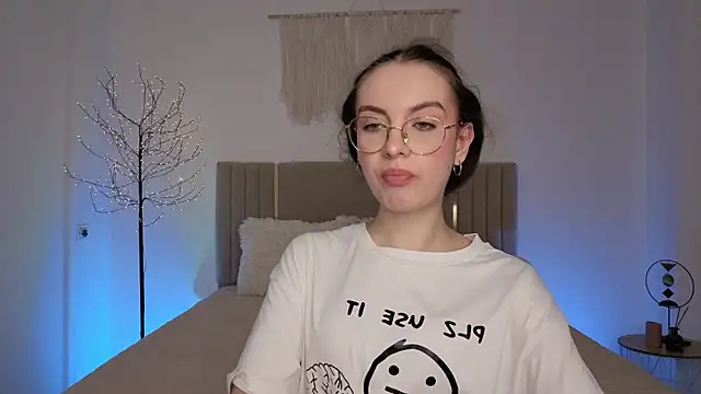 Snapshot of Real_cutie1 chatting on March 2026 02:28:01 PM Real cutie1 online show from March 2026 02:28:01 PM