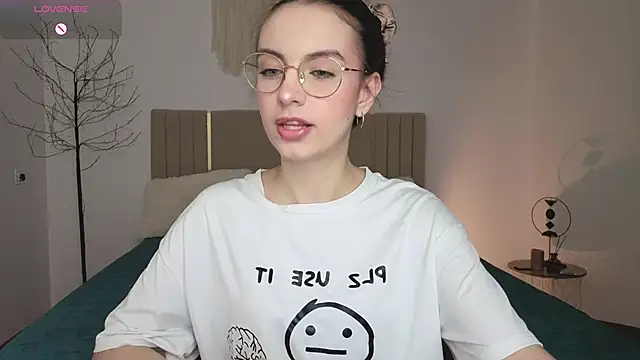 Snapshot of Real_cutie1 chatting on March 2026 12:39:02 PM Real cutie1 online show from March 2026 12:39:02 PM