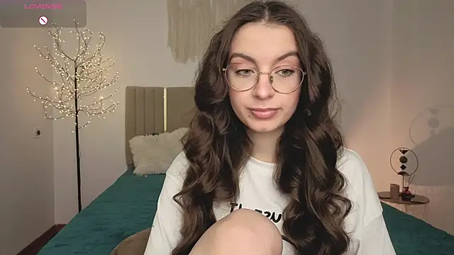 Snapshot of Real_cutie1 chatting on April 2026 01:09:02 PM Real cutie1 online show from April 2026 01:09:02 PM