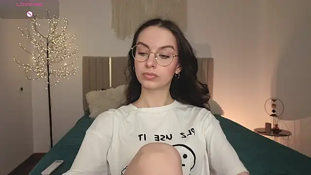 Snapshot of Real_cutie1 chatting on April 2026 02:03:02 PM Real cutie1 online show from April 2026 02:03:02 PM