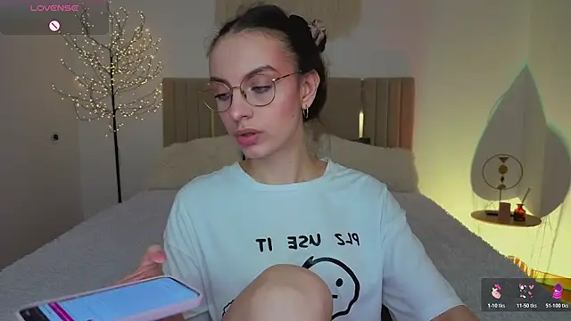 Snapshot of Real_cutie1 chatting on April 2026 12:49:01 PM Real cutie1 online show from April 2026 12:49:01 PM