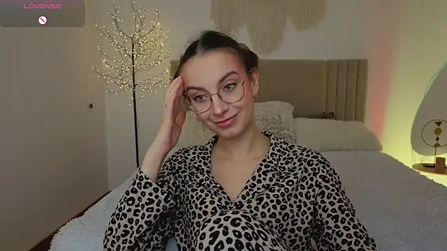 Snapshot of Real_cutie1 chatting on April 2026 12:54:01 PM Real cutie1 online show from April 2026 12:54:01 PM