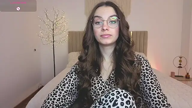Real cutie1 online show from April 2026 01:41:02 PM
