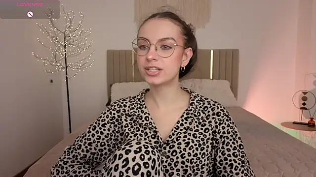 Real cutie1 online show from May 2026 01:10:02 PM