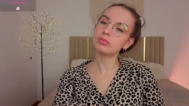 Real cutie1 online show from May 2026 12:44:01 PM