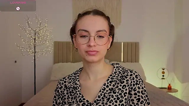 Real cutie1 online show from May 2026 12:45:02 PM