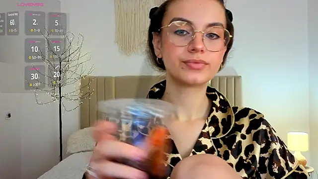 Real cutie1 online show from June 2026 12:50:01 PM