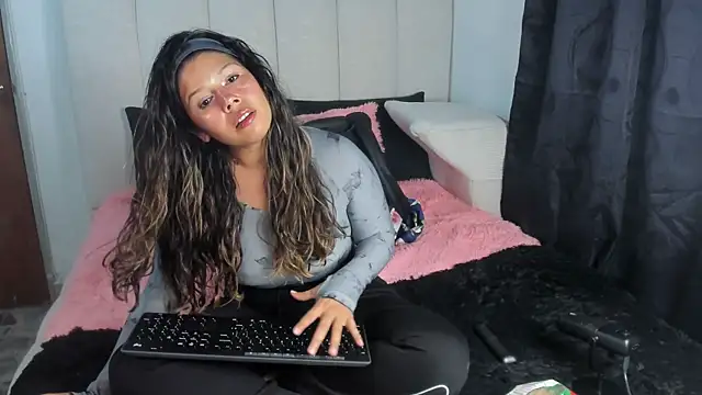 lanastone86 online show from July 2026 01:53:02 PM