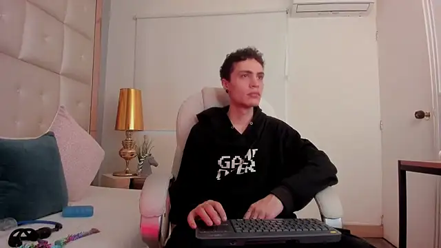 dark sun302 online show from October 2025 09:34:01 PM