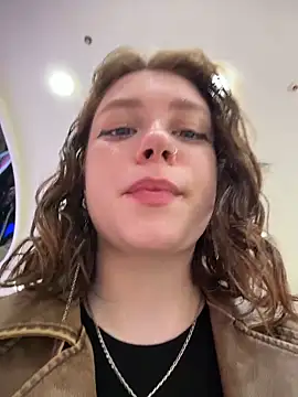 lucy-joy online show from March 2026 09:32:02 AM