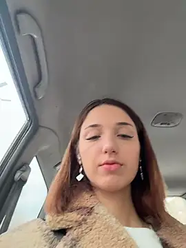 DollyTall online show from November 2025 07:22:01 AM