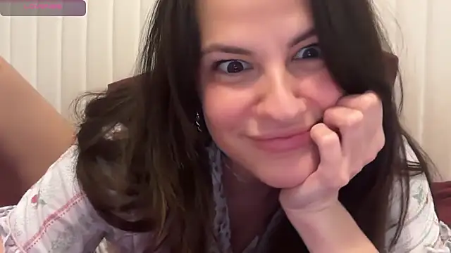 heyitsmadig online show from June 2026 03:03:02 PM