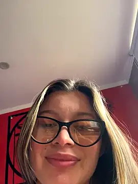 Snapshot of KoraSweett chatting on December 2025 06:37:02 PM KoraSweett online show from December 2025 06:37:02 PM