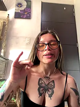 Snapshot of KoraSweett chatting on December 2025 06:24:02 PM KoraSweett online show from December 2025 06:24:02 PM