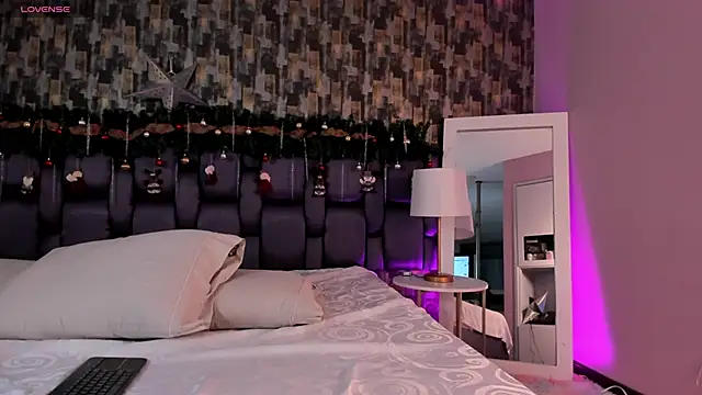 VeraBlazze online show from December 2025 01:37:02 PM