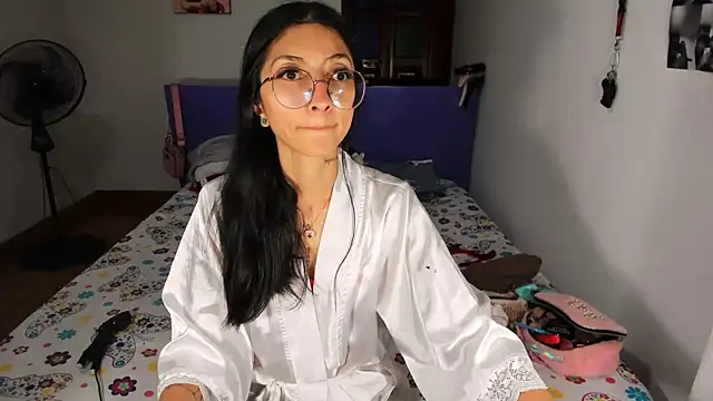 Anais lux online show from June 2026 01:00:01 AM