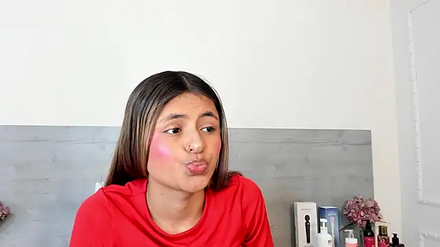 sunnyWhitee online show from March 2026 07:24:02 PM