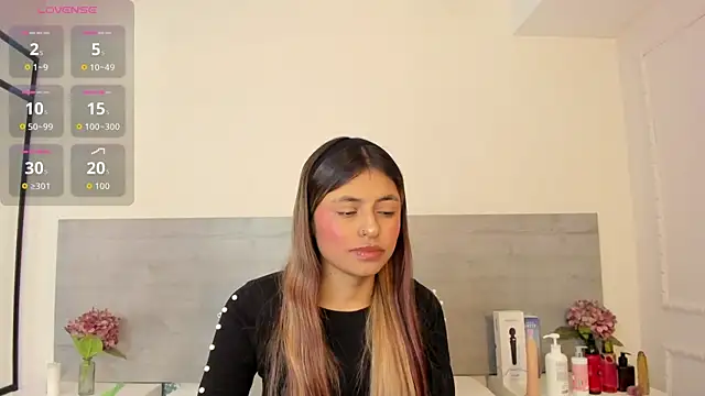 sunnyWhitee online show from April 2026 07:16:02 PM