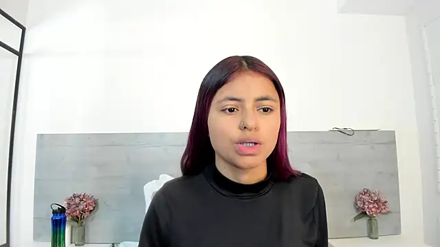 sunnyWhitee online show from June 2026 07:15:02 PM