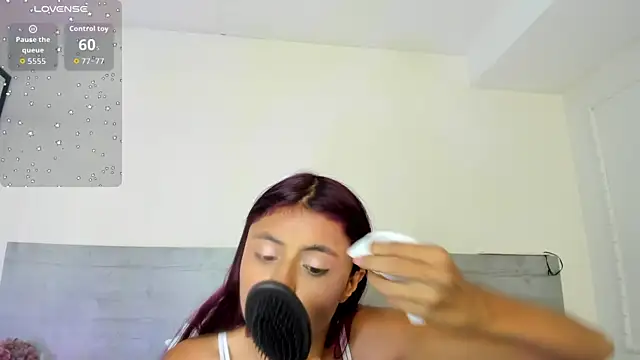 sunnyWhitee online show from June 2026 07:22:02 PM