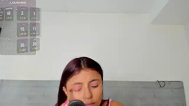 sunnyWhitee online show from July 2026 07:13:01 PM