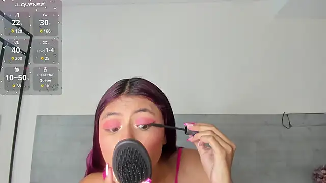 sunnyWhitee online show from July 2026 07:23:02 PM