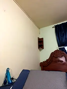 Snapshot of MaxDell chatting on September 2025 10:33:02 PM MaxDell online show from September 2025 10:33:02 PM