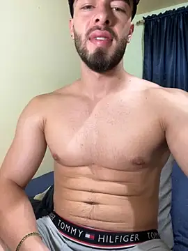 Snapshot of MaxDell chatting on September 2025 03:43:01 AM MaxDell online show from September 2025 03:43:01 AM