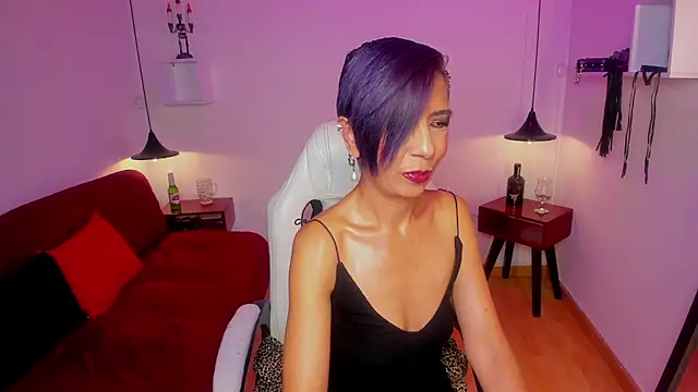 Snapshot of Trinityy__ chatting on June 2026 07:49:02 PM Trinityy online show from June 2026 07:49:02 PM