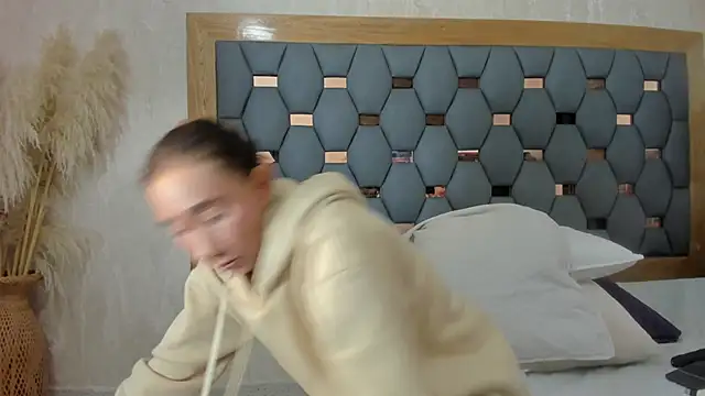 crystal sm online show from October 2025 03:04:01 AM