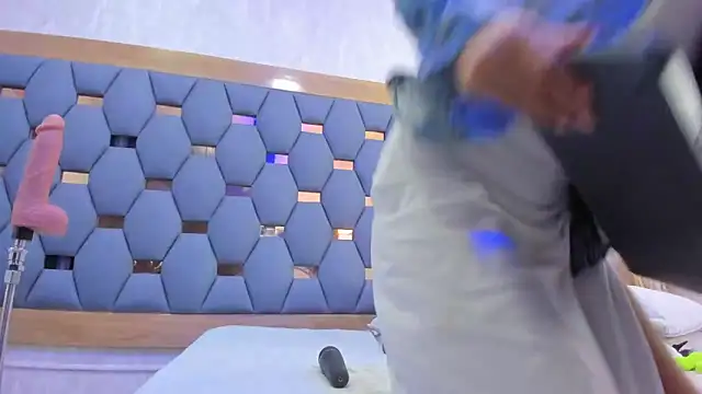 crystal sm online show from December 2025 03:59:01 AM