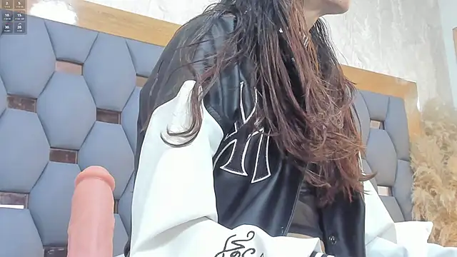 Snapshot of crystal_sm chatting on March 2026 03:09:01 AM crystal sm online show from March 2026 03:09:01 AM