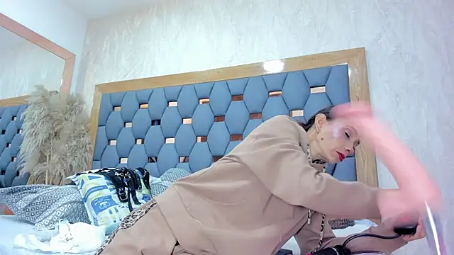 Snapshot of crystal_sm chatting on March 2026 03:11:01 AM crystal sm online show from March 2026 03:11:01 AM