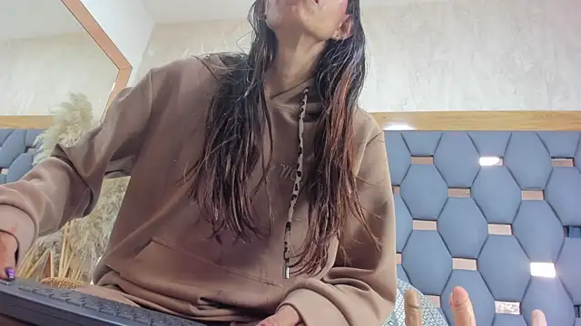 Snapshot of crystal_sm chatting on March 2026 03:12:01 AM crystal sm online show from March 2026 03:12:01 AM