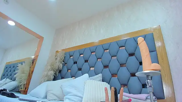 Snapshot of crystal_sm chatting on April 2026 03:11:01 AM crystal sm online show from April 2026 03:11:01 AM