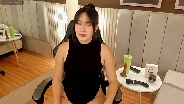 Skyyle  online show from April 2026 12:51:02 PM