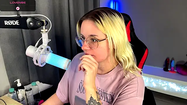 Charlies world online show from October 2025 05:22:02 PM