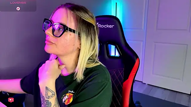 Charlies world online show from December 2025 10:25:01 PM