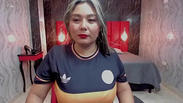LatinaHoleQueen online show from May 2026 02:05:01 PM