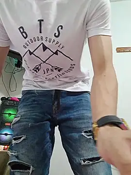 Ethanho0t online show from December 2025 12:21:02 PM