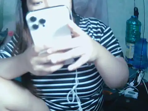 Snapshot of Lily3322 chatting on July 2026 02:18:01 AM Lily3322 online show from July 2026 02:18:01 AM